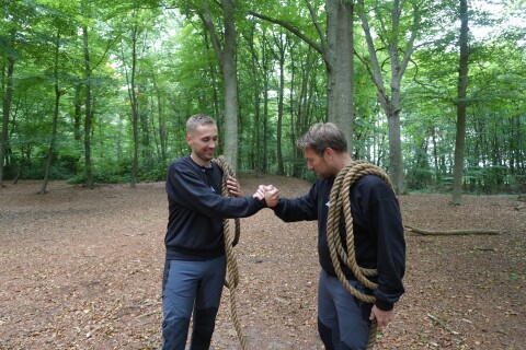 Dylan en Jaap hand geven